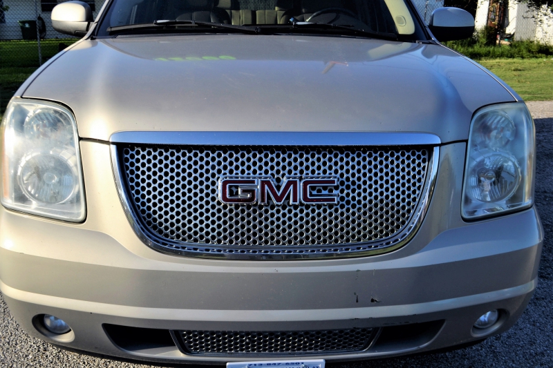 concession-moto-VILLEFRANCHE SUR MER-min_gmc-yukon-truck-grill-2828425